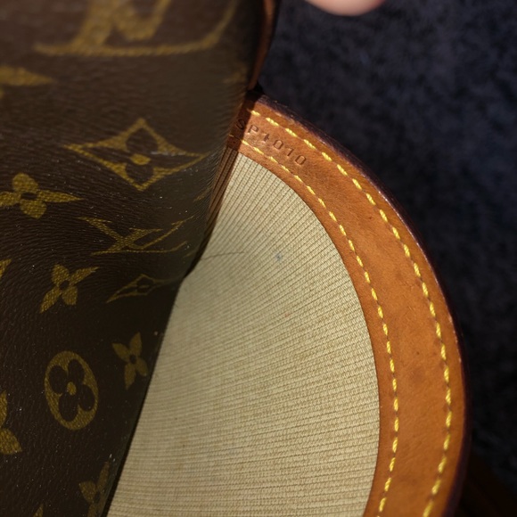 Louis Vuitton crossbody - Picture 3 of 7